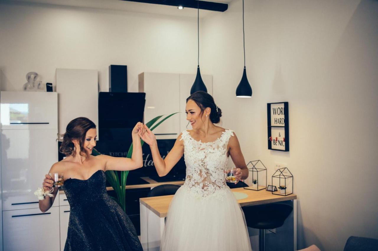 Appartamento Tyra Delux Zara Esterno foto